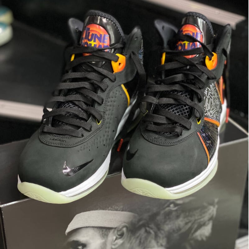 限定 NIKE ナイキ LeBron8 SPACE JAM ナイキ レブロン8 ルーニーテュー