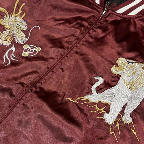 横須賀発祥 スカジャン Yokosuka刺繍入り SUKAJAN 龍虎 Tiger Dragon 総刺繍 バーガンディ (SKJ50)