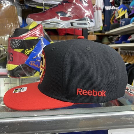 Reebok リーボック Flames カルガリー フレームス NHL スナップバックキャップ 黒 赤