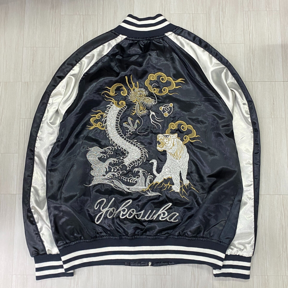 極美品 スカジャン 龍 ドラゴン 虎 タイガー 刺繍 横須賀 横須賀発祥 スカジャン Yokosuka刺繍入り SUKAJAN 龍虎 Tiger Drago