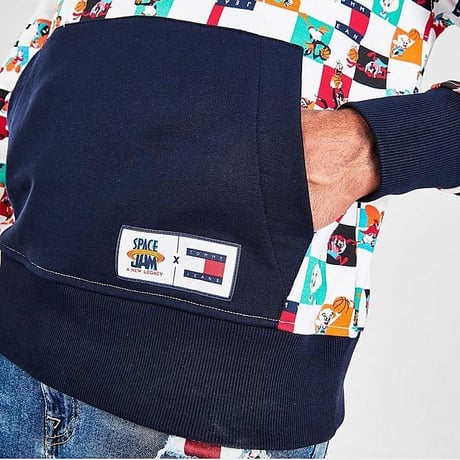 限定コレクション TOMMY JEANS スペースジャム LooneyTunes 総柄 プルオーバー パーカー