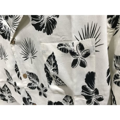 【特別SALE価格】アロハシャツ ALOHA 半袖 オープンカラー 開襟 レーヨン100% 白 黒 単色 フラワープリント ハワイアンシャツ R2