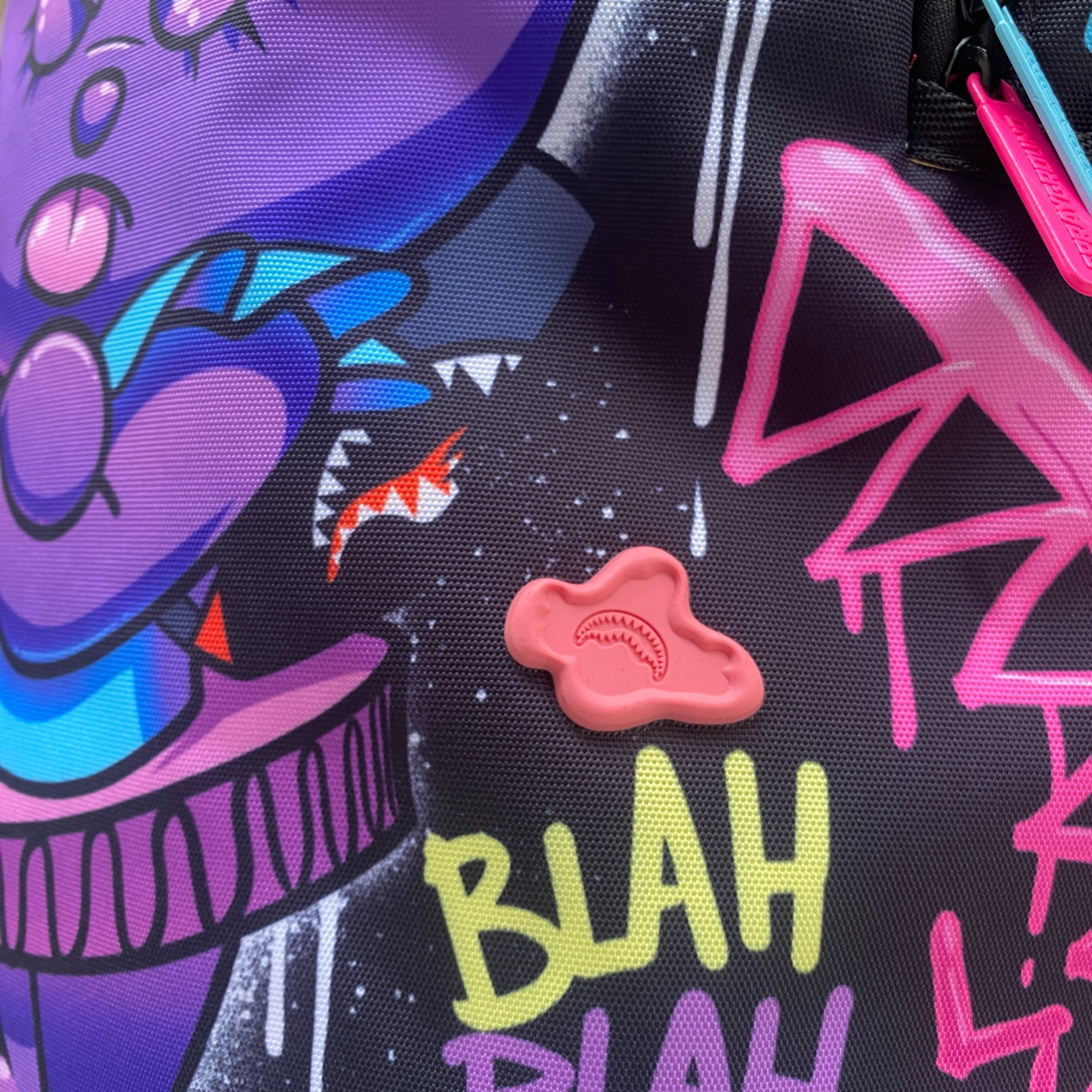 米国仕様 SPRAYGROUND グラフィティ ベア No Thx Gummygirl DLX