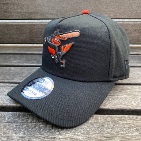 海外限定 Newera ニューエラ 9Forty Aフレーム Orioles ボルチモア オリオールズ キャップ 30周年記念 (940-309)