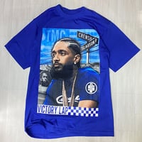 LA発 NIPSEY HUSSLE 二プシーハッスル グラフィック 半袖 Tシャツ Victory Lap (GTS55)
