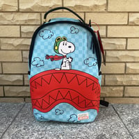 米国仕様 SPRAYGROUND スプレイグラウンド SNOOPY スヌーピー パイロットシャーク バックパック (BKPK49)
