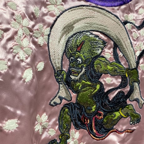 横須賀発祥 スカジャン Yokosuka刺繍入り SUKAJAN 風神雷神 RAIJIN サテン地 ピンク (SKJ64)