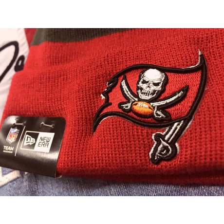 ニューエラ NEWERA ニット帽 タンパベイ Buccaneers バッカニアーズ 海賊 TB 赤 レッド NFL オフィシャル 公式 アメフト