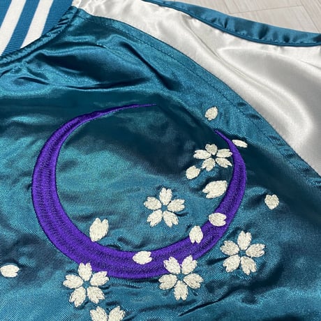 横須賀発祥 スカジャン Yokosuka刺繍入り SUKAJAN 風神雷神 RAIJIN サテン地 Lブルー (SKJ68)