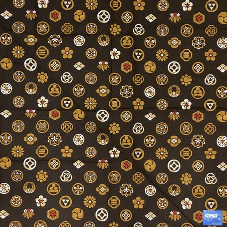 日本製 和柄 バンダナ 総柄 戦国 家紋文様 Japanese Crest 大判サイズ 綿100% 茶色 (BNDN42)