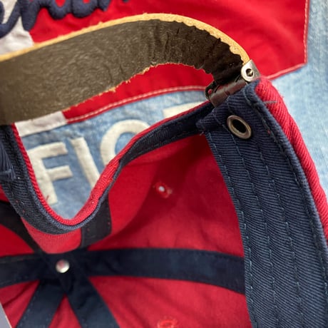 トミーヒルフィガー TOMMY HILFIGER レザーストラップバック キャップ バーガンディ クラシックロゴ