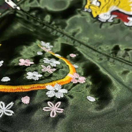 中綿入り Yokosuka刺繍入り スカジャン PUFF SUKAJAN 虎 タイガー 桜 tiger 総刺繍 緑 (SKJ84)