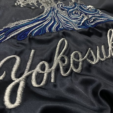 横須賀発祥 スカジャン Yokosuka刺繍入り SUKAJAN 龍鮫 Dragon Shark サテン地 濃紺 (SKJ14)