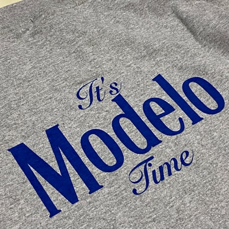 LA発 It's Modelo Time アンダーグラウンド グラフィック ヘビーウェイト Tシャツ (GTS74)