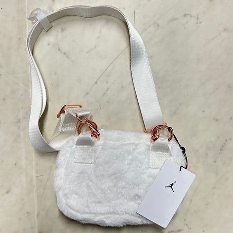 NIKE ナイキ Jordan Faux Fur Camera Bag ジョーダン ファーカメラバッグ 白 ゴールド (NKBG17)