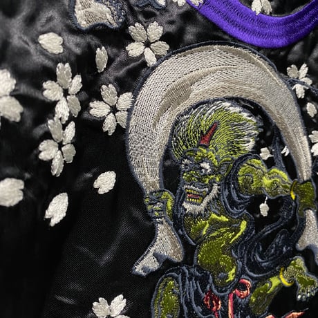 横須賀発祥 スカジャン Yokosuka刺繍入り SUKAJAN 風神雷神 RAIJIN サテン地 黒 (SKJ69)