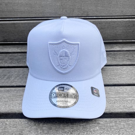 USA仕様 Newera ニューエラ NFL 9Forty Aフレーム LV Raiders レイダース キャップ トリプルホワイト (940-138)
