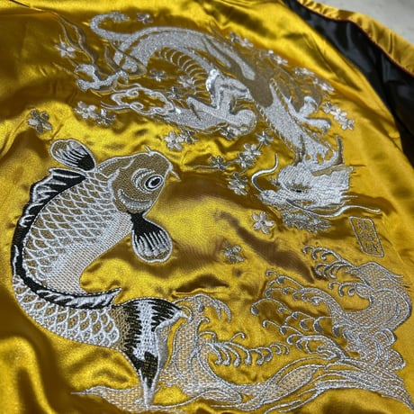 横須賀発祥 スカジャン Yokosuka刺繍入り SUKAJAN 龍鯉 Tiger Carp パイピング袖 ゴールド (SKJ52)