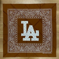 大判バンダナ LA ロサンゼルス モノグラム BIGロゴ ペイズリー Monogram Paisley 茶 (BNDN117)