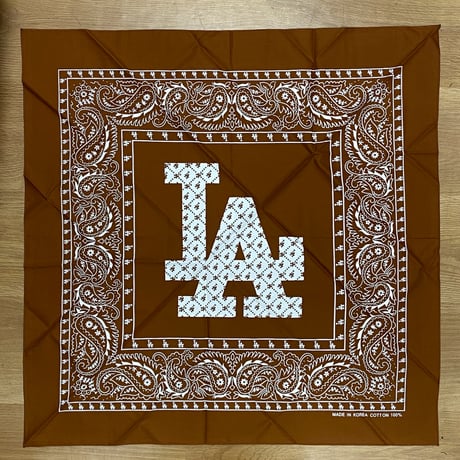 大判バンダナ LA ロサンゼルス モノグラム BIGロゴ ペイズリー Monogram Paisley 茶 (BNDN117)