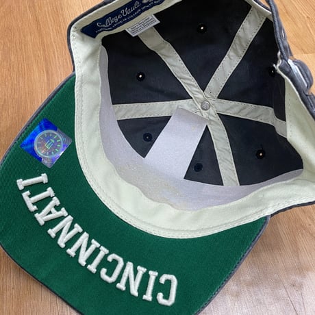 College Vault オハイオ州 シンシナティ大学 Collegiate UC ベアキャッツ Bearcats ヴィンテージグレー スナップバック キャップ