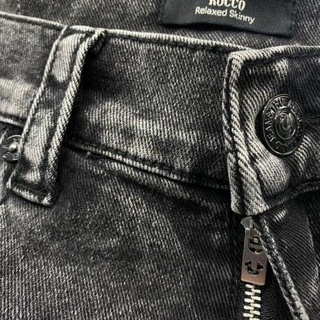 プレミアムジーンズ True Religion トゥルーレリジョン Rocco Stacked Zipper Skinny スタックドスキニージーンズ (JNS259)