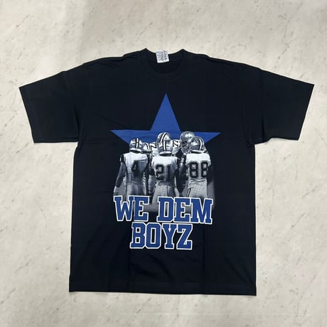 LA発 WE DEM BOYZ アメフト グラフィック 半袖 ヘビーウェイト Tシャツ 黒 カウボーイズ (GTS98)