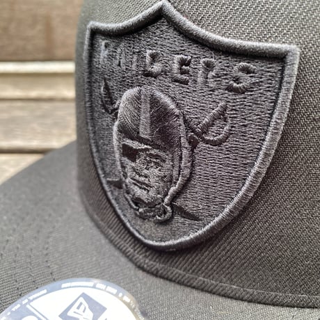 海外限定 NEWERA ニューエラ 9Fifty NFL ラスベガス レイダース LV Raiders スーパーブラック キャップ (950-253)