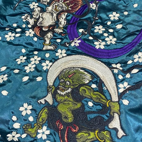 横須賀発祥 スカジャン Yokosuka刺繍入り SUKAJAN 風神雷神 RAIJIN サテン地 Lブルー (SKJ68)