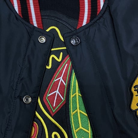 JHデザイン NHL シカゴ Chicago ブラックホークス Blackhawks 公式 リバーシブル スタジアムジャンパー 黒 スタジャン ホッケー