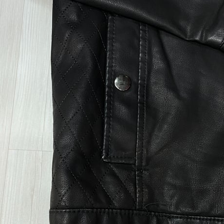 PELLA BELA フード付き エコレザージャケット ファーインナー 黒 2Way フード取り外し可