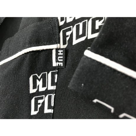 限定コラボ  HUF 半袖 ボタンシャツ 黒 パルプフィクション  バッドマザーファッカー 総柄 BAD MF