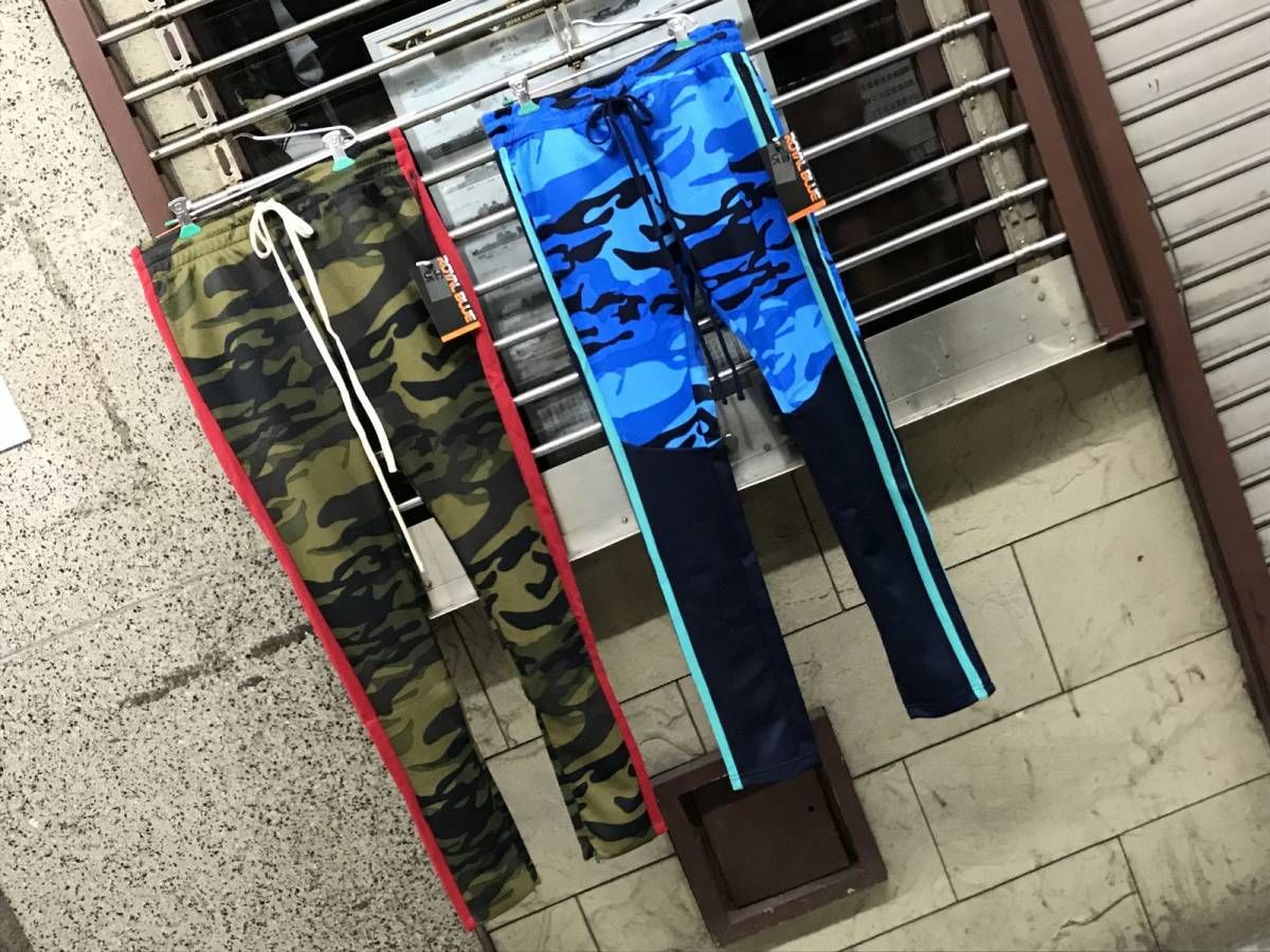 若者に人気のブランド RoyalBlue ロイヤルブルー トラックパンツ カモフラージュ 迷彩 その他