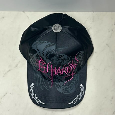 USA仕様 Ed Hardy エドハーディ Cyber Logo Satin 刺繍 メッシュ トラッカーキャップ 黒/ピンク (EDC15)