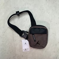 NIKE ナイキ Jordan Airborne Hip Bag ジョーダン エアボーン ヒップバッグ ブラウン (NKBG13)
