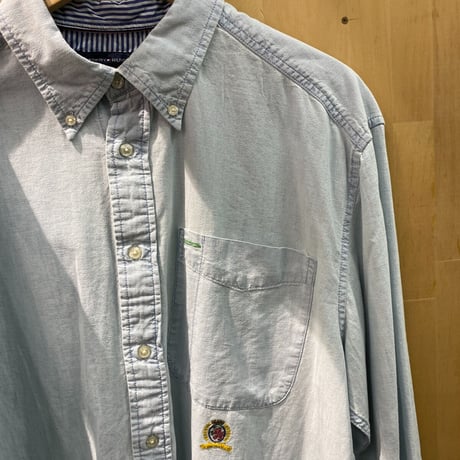 35th限定 TOMMY HILFIGER トミーヒルフィガー CREST ボタンダウンシャツ ライトウォッシュ