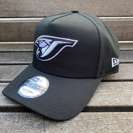 【海外限定】 ブルージェイズ 9FORTY グレー サイドパッチ キャップ ① ブルージェイズ | STORES