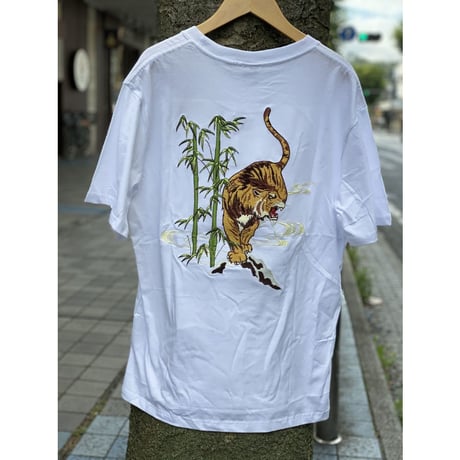 横須賀名物 スカジャン Ｔシャツ 刺しゅう スカT 虎 トラ TIGER 白 和柄 ジャパン (JPT35)