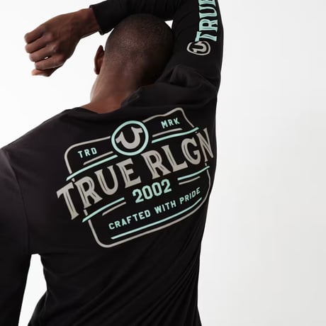 True Religion トゥルーレリジョン Horseshoe Graphic ロングスリーブ Tシャツ 長袖 ロンT (TRUE-LT2)