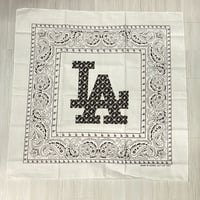 大判バンダナ LA ロサンゼルス モノグラム BIGロゴ ペイズリー Monogram Paisley 白 (BNDN119)