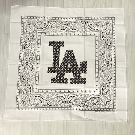 大判バンダナ LA ロサンゼルス モノグラム BIGロゴ ペイズリー Monogram Paisley 白 (BNDN119)