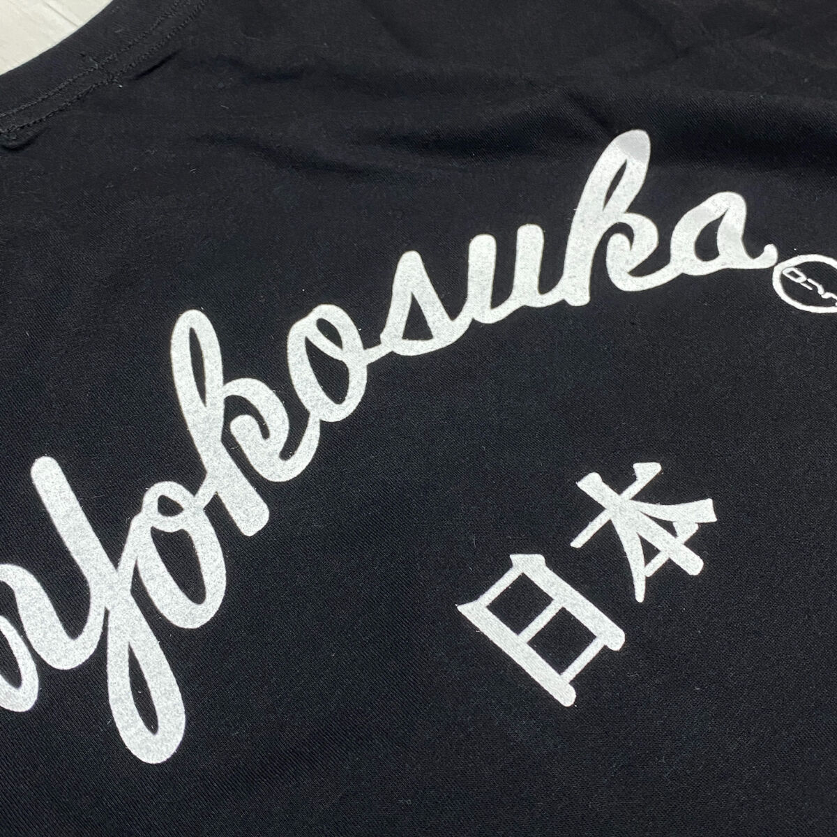 ロリコ限定 YOKOSUKA 和柄Tシャツ 鯉 KOI FISH 黒/金 スカT ロリコ限定 YOKOSUKA 和柄Tシャツ 鯉 KOI FISH 黒/金 スカT