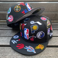 海外仕様 59FIFTY ニューエラ NEWERA 総柄 NBA 限定 Allover Patches キャップ (100-7)