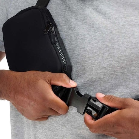 カナダ発 Lolë ロレ Crossbody Belt Bag ユニセックス クロスボディ ベルトバッグ (NKBG23)