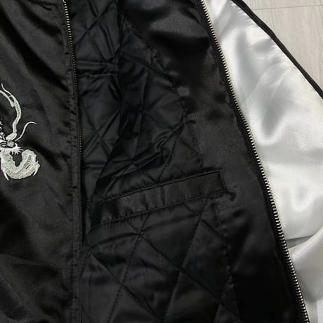 中綿入り Yokosuka刺繍入り スカジャン PUFF SUKAJAN 銀龍 Silver Dragon 総刺繍 黒