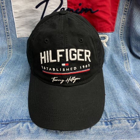 トミーヒルフィガー TommyHilfiger 黒 1985 ストラップバック キャップ 帽子 ローキャップ 刺繍ロゴ フラッグデザイン サイズ調節可