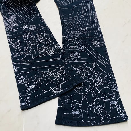 海外限定 KDNK ディーケーエヌケー Stacked Skinny Flare Landscape スタックド スキニーフレア 総刺繍 ジーンス (JNS51)