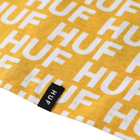 HUF ハフ 半袖 Ｔシャツ モノグラム 総柄 NIGHT MARKET 黄色 オールオーバーロゴ テキスタイル