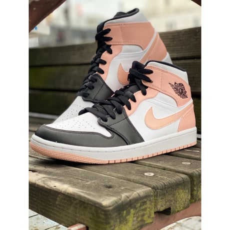 NIKE ナイキ AIR JORDAN1 MID エアジョーダン1 ミッドカット 白 黒 アークティック オレンジ