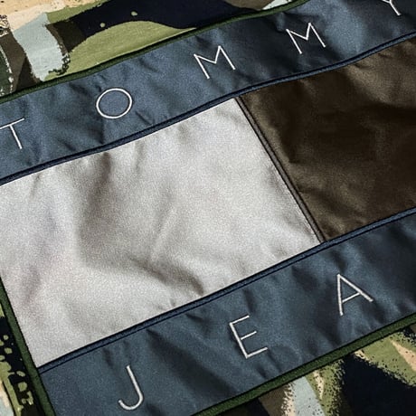 USAモデル TOMMY HILFIGER  TJ総柄 カラーブロック Tシャツ ミリタリーカラー (R4F-22)